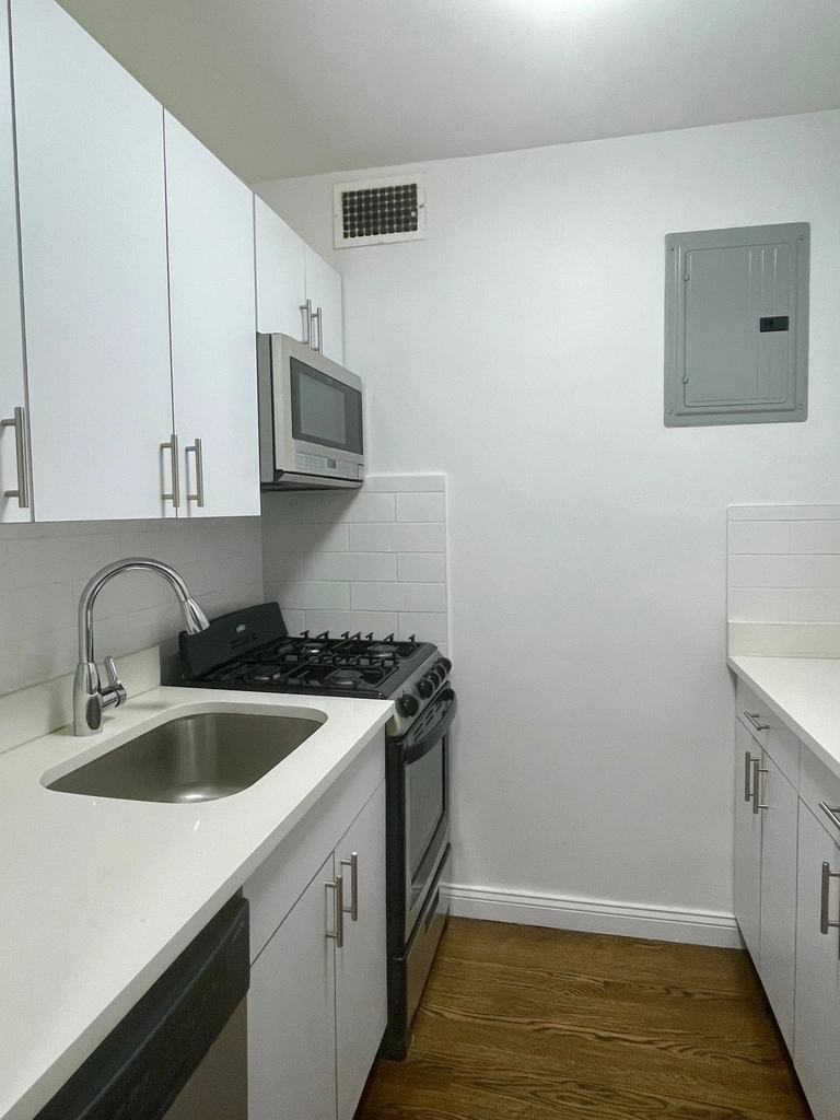 400 East 89th Street - Photo 6
