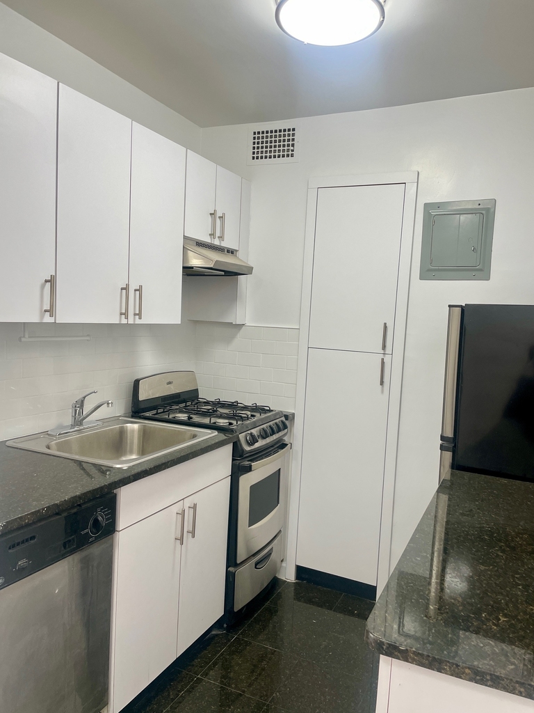 East 89th Street - Photo 2