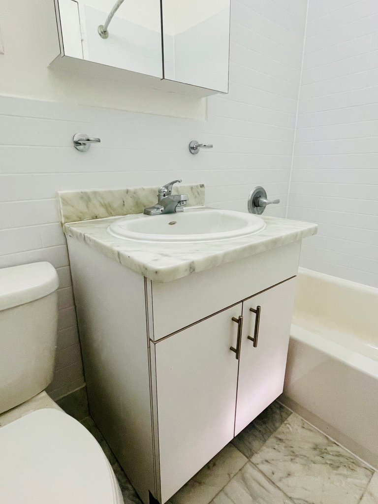 East 89th Street - Photo 7
