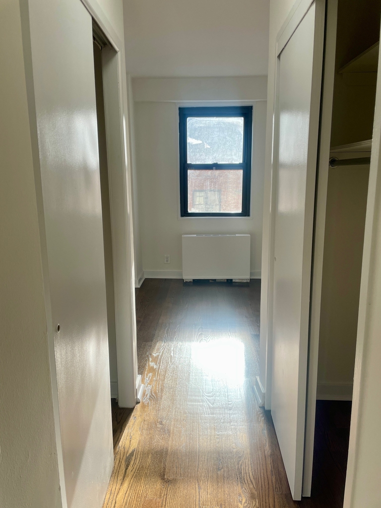 East 89th Street - Photo 6