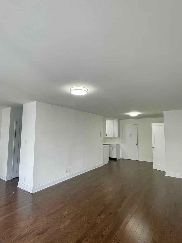 400 East 89th Street - Photo 4