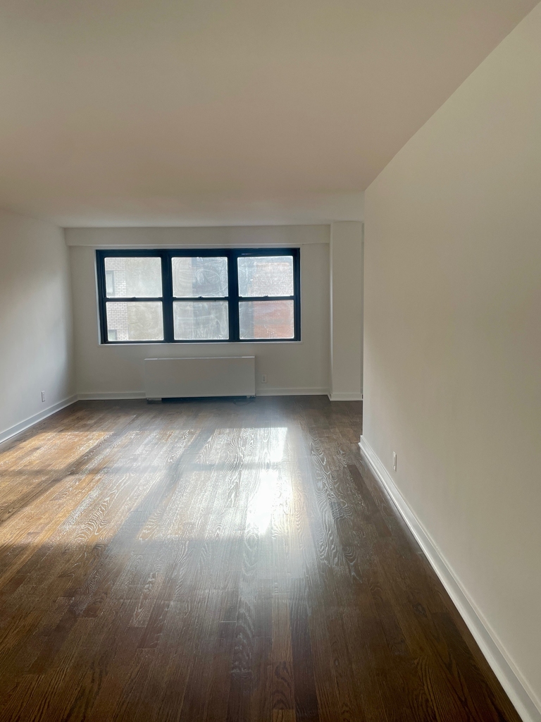 East 89th Street - Photo 1