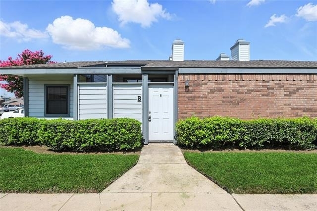 640 Bellaire Drive - Photo 1