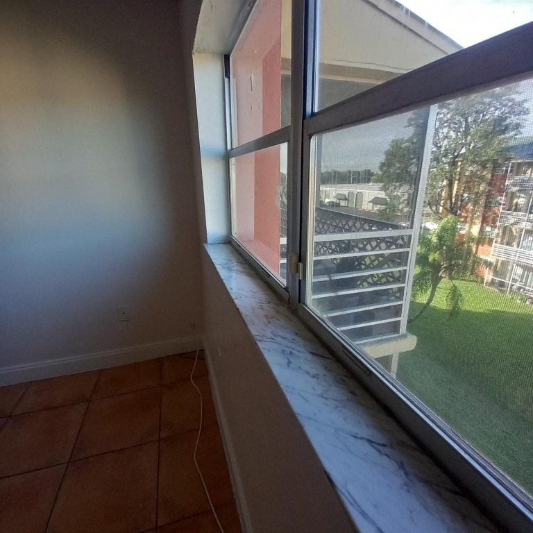 3610 Nw 21st - Photo 5