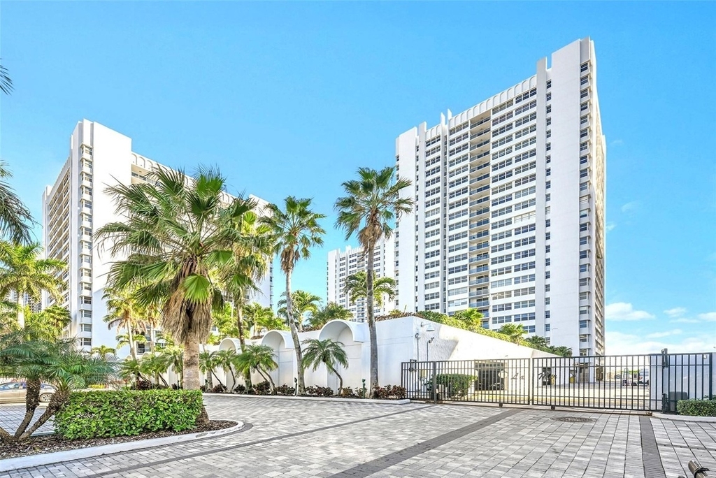 1880 S Ocean Drive - Photo 2