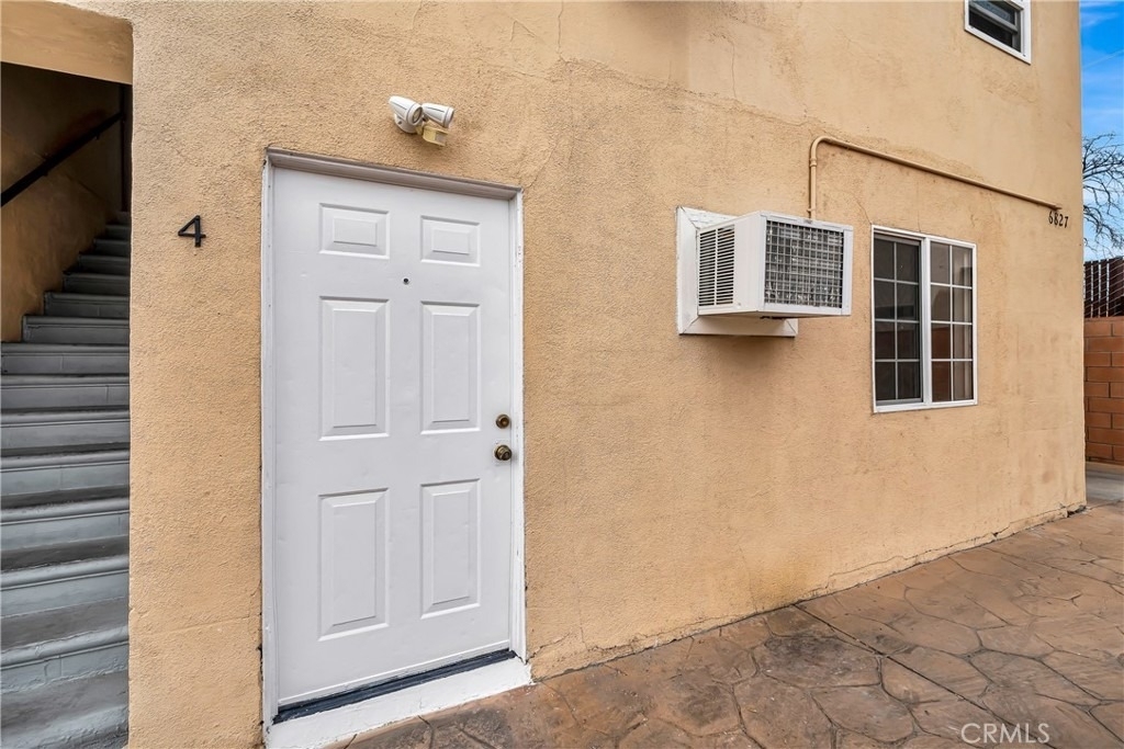 6827 Simpson - Photo 1