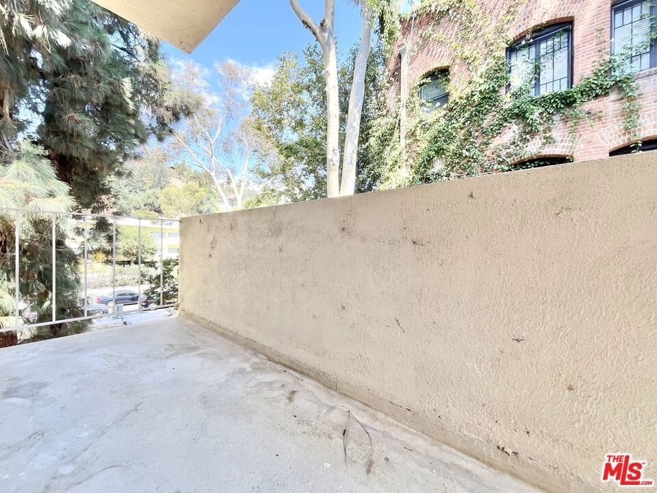 1784 N Sycamore Ave - Photo 13