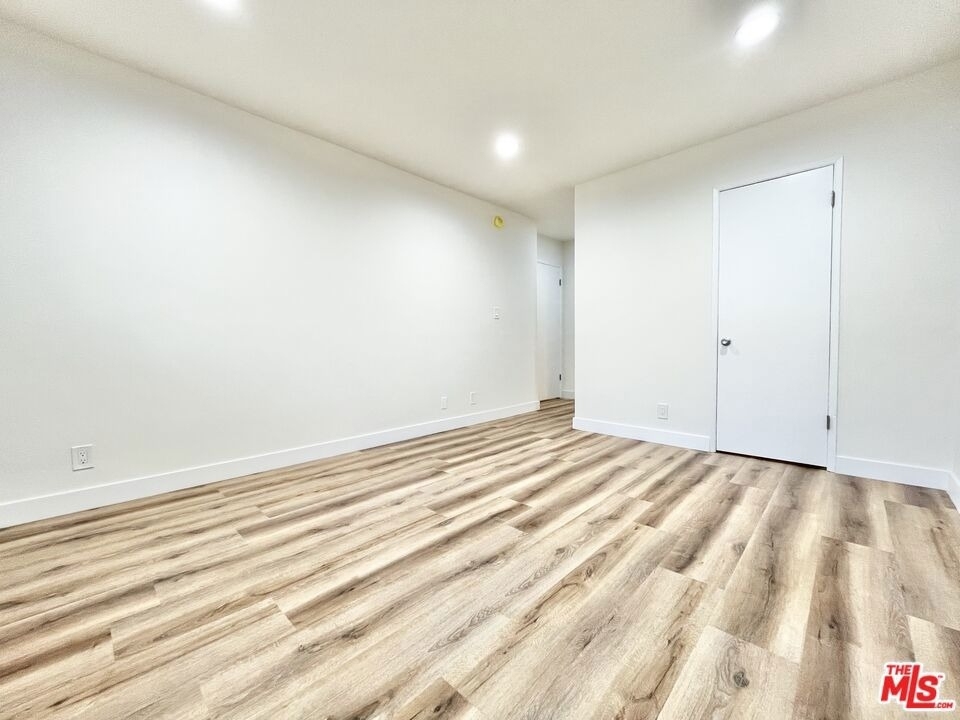 1784 N Sycamore Ave - Photo 8