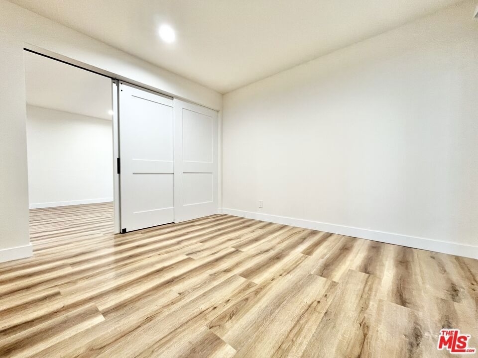 1784 N Sycamore Ave - Photo 5