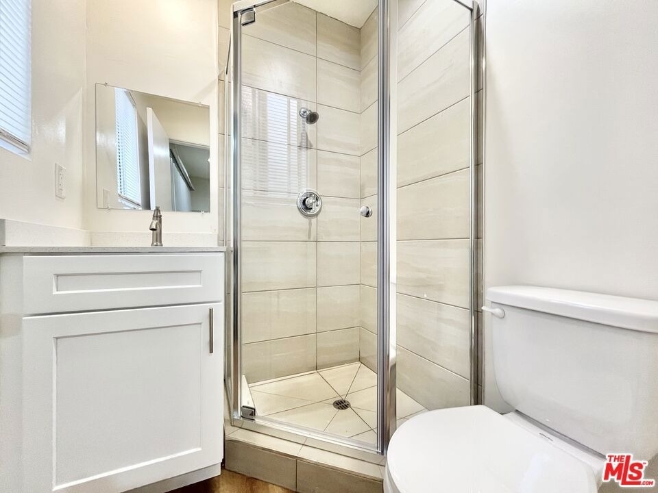 1784 N Sycamore Ave - Photo 6
