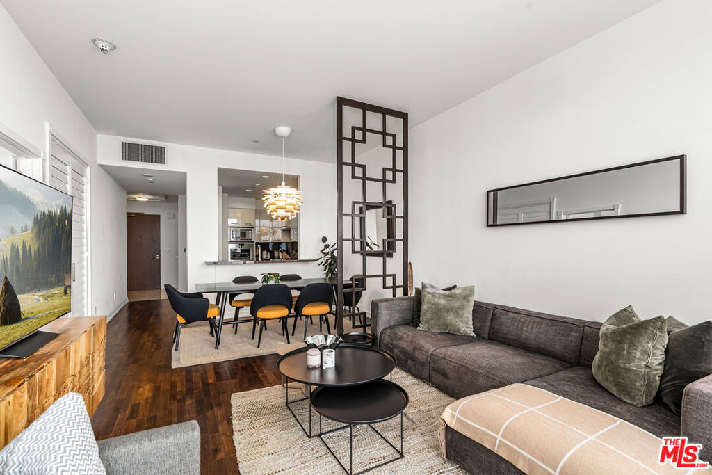 900 W Olympic Boulevard - Photo 10