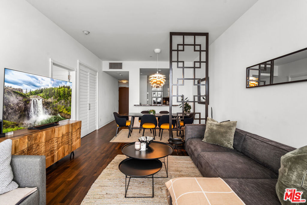 900 W Olympic Boulevard - Photo 11