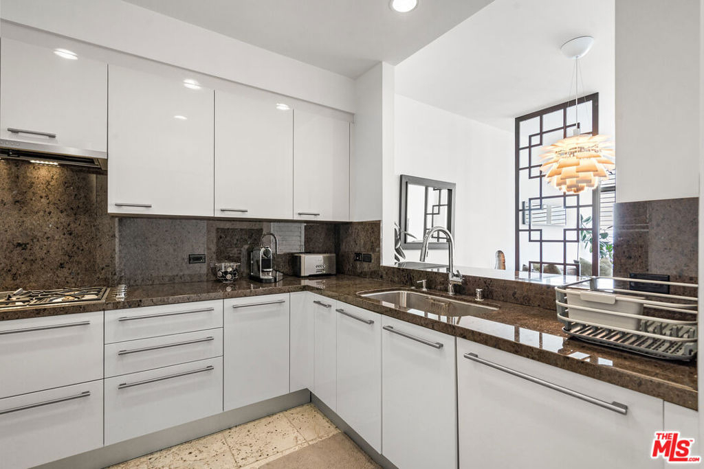 900 W Olympic Boulevard - Photo 15