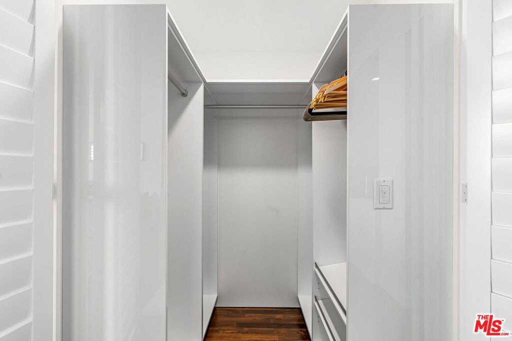 900 W Olympic Boulevard - Photo 12