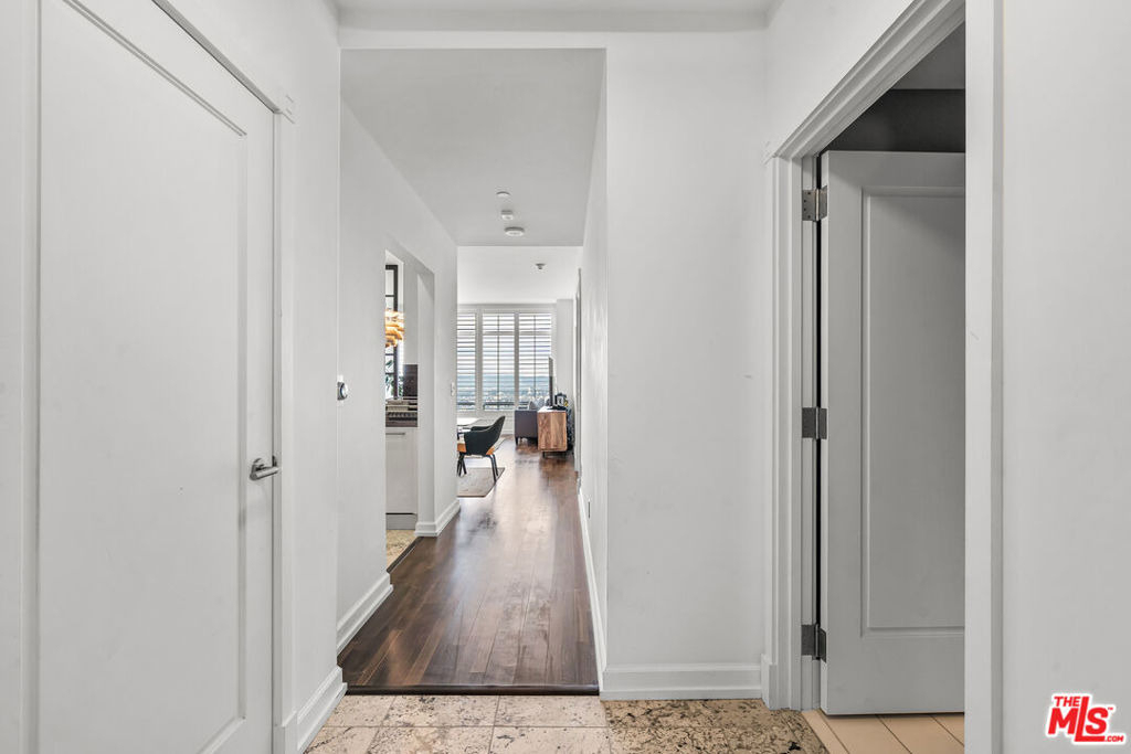 900 W Olympic Boulevard - Photo 16