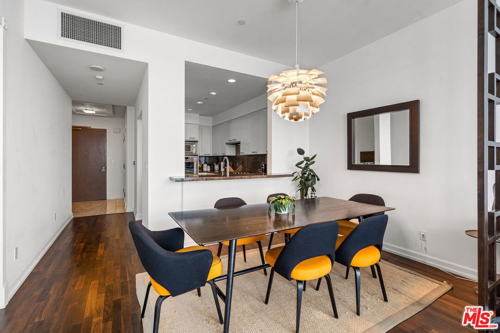 900 W Olympic Boulevard - Photo 7