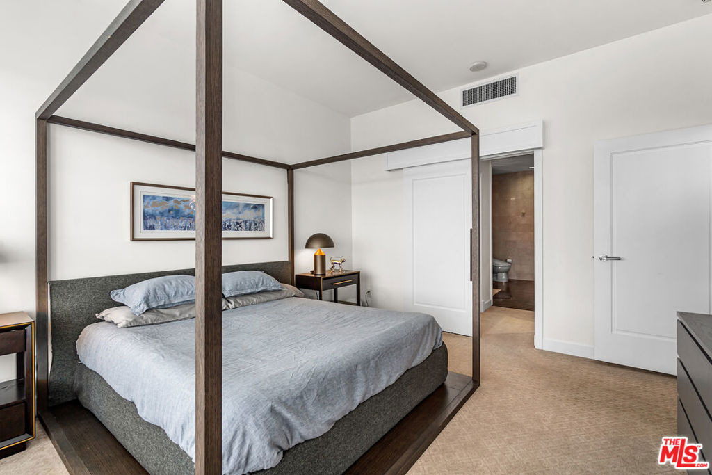 900 W Olympic Boulevard - Photo 22