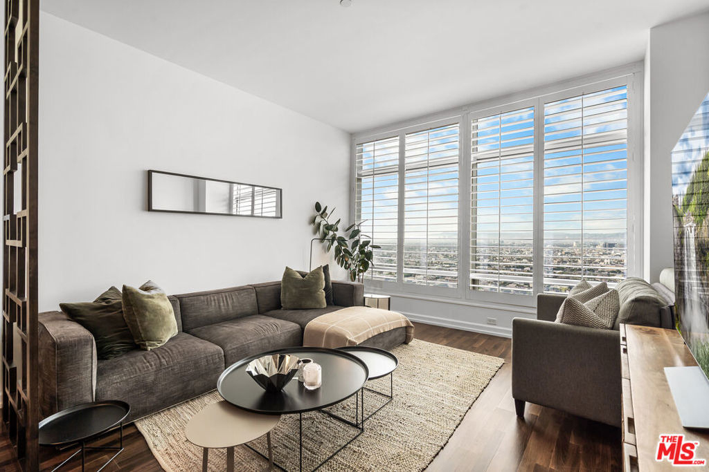 900 W Olympic Boulevard - Photo 6