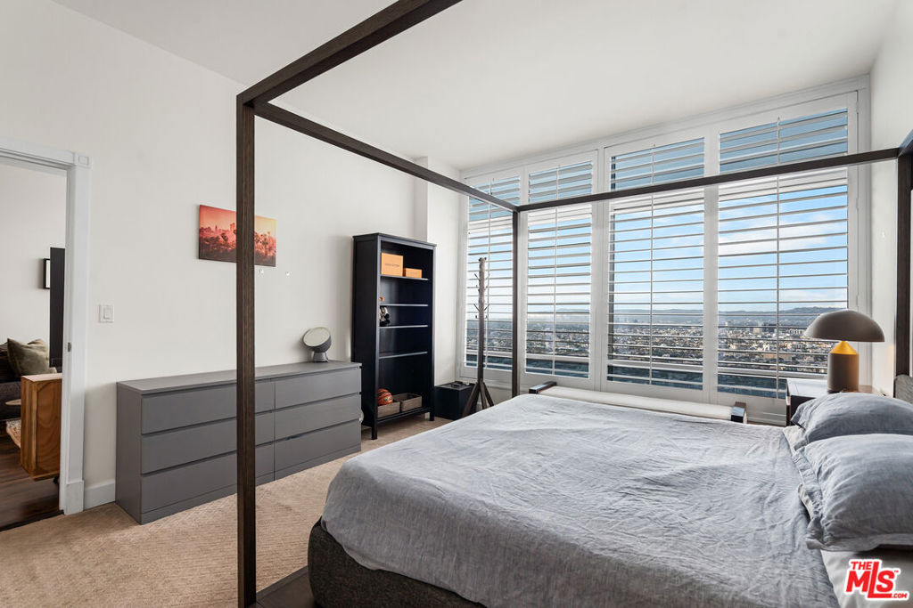 900 W Olympic Boulevard - Photo 19