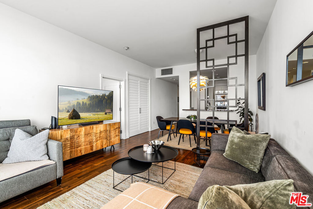 900 W Olympic Boulevard - Photo 8