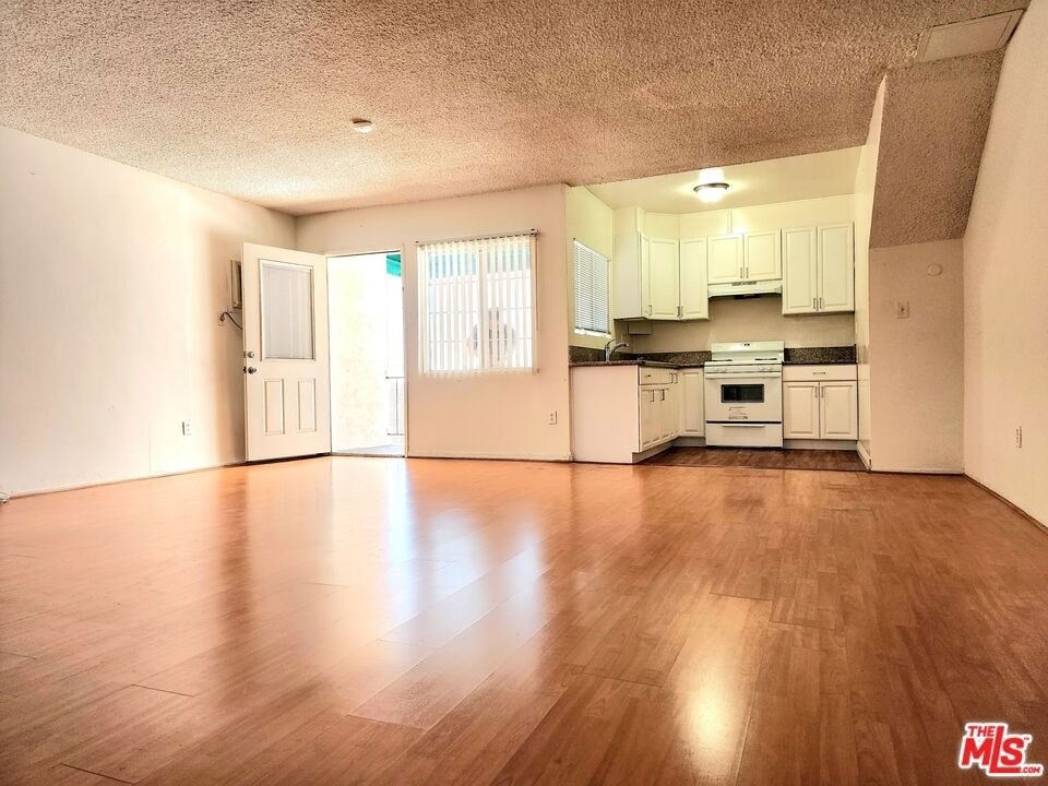 3055 Foothill Boulevard - Photo 9