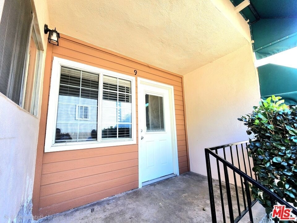 3055 Foothill Boulevard - Photo 10