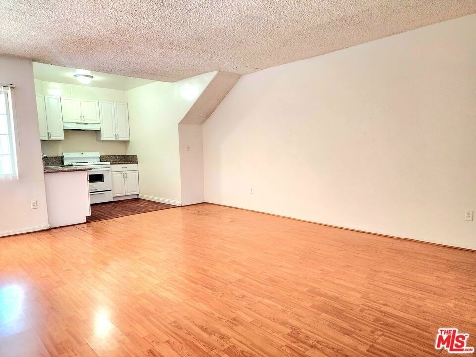 3055 Foothill Boulevard - Photo 5