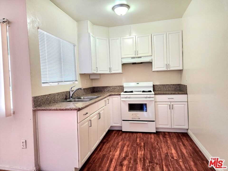 3055 Foothill Boulevard - Photo 4