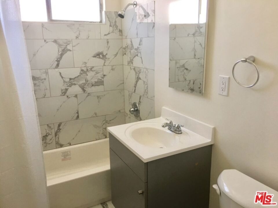1353 W 36th Place - Photo 2