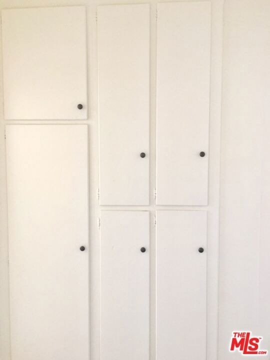 1353 W 36th Place - Photo 3