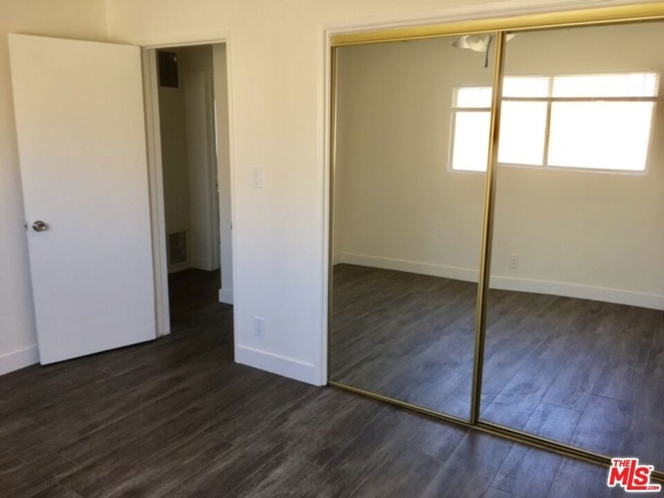 1353 W 36th Place - Photo 6