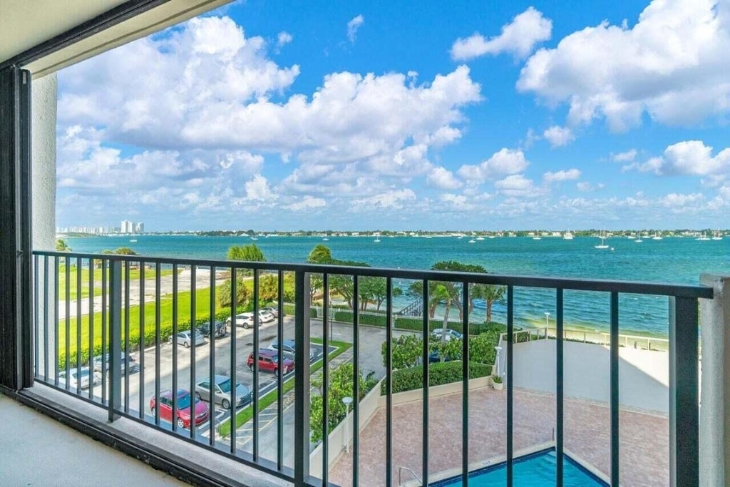 5600 N Flagler Drive - Photo 0