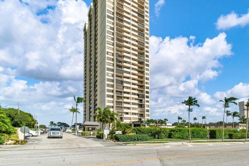 5600 N Flagler Drive - Photo 1