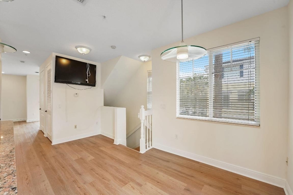 560 Nw 39th Circle - Photo 20