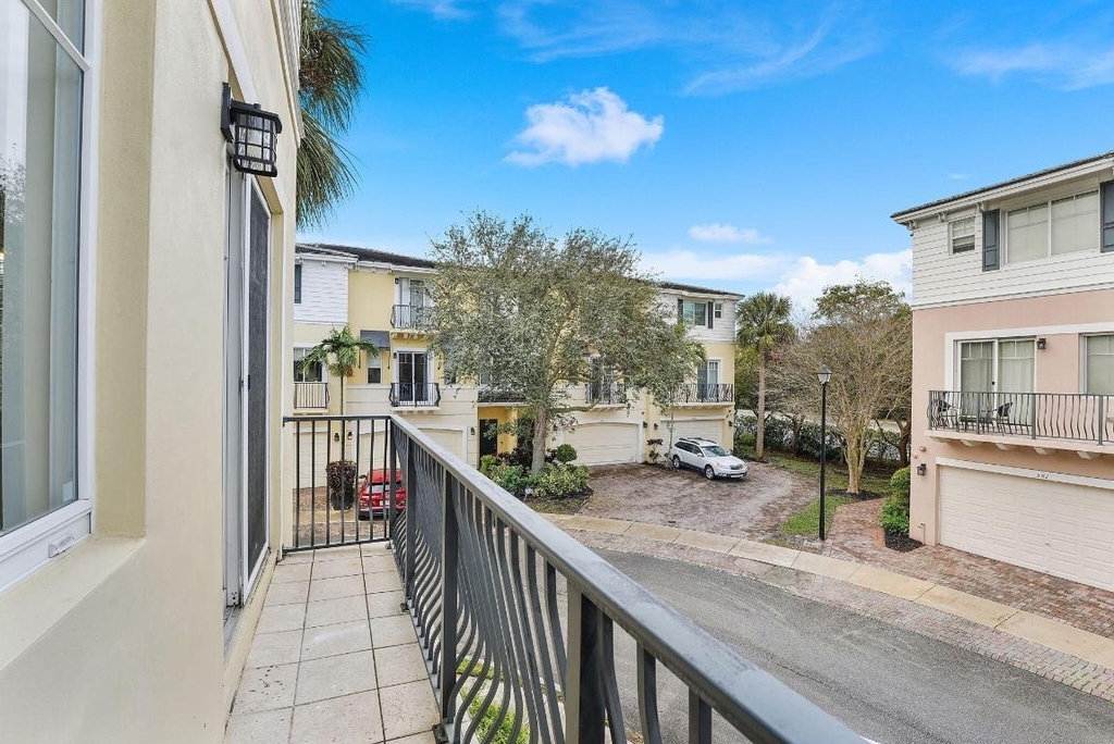 560 Nw 39th Circle - Photo 19