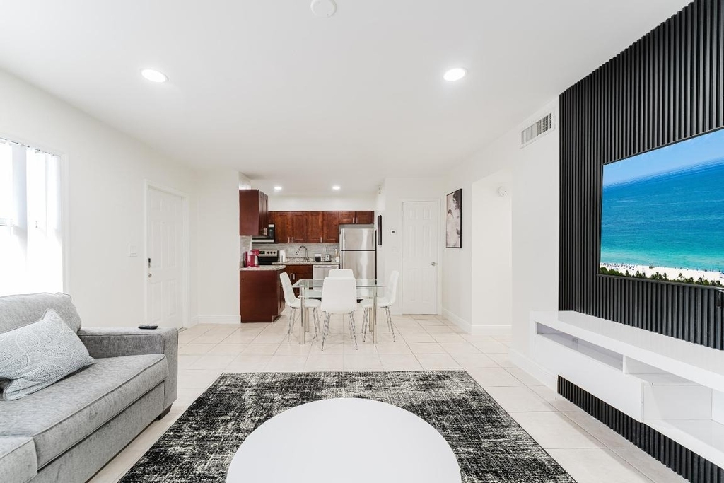 1800 Nw 4th Avenue - Photo 5