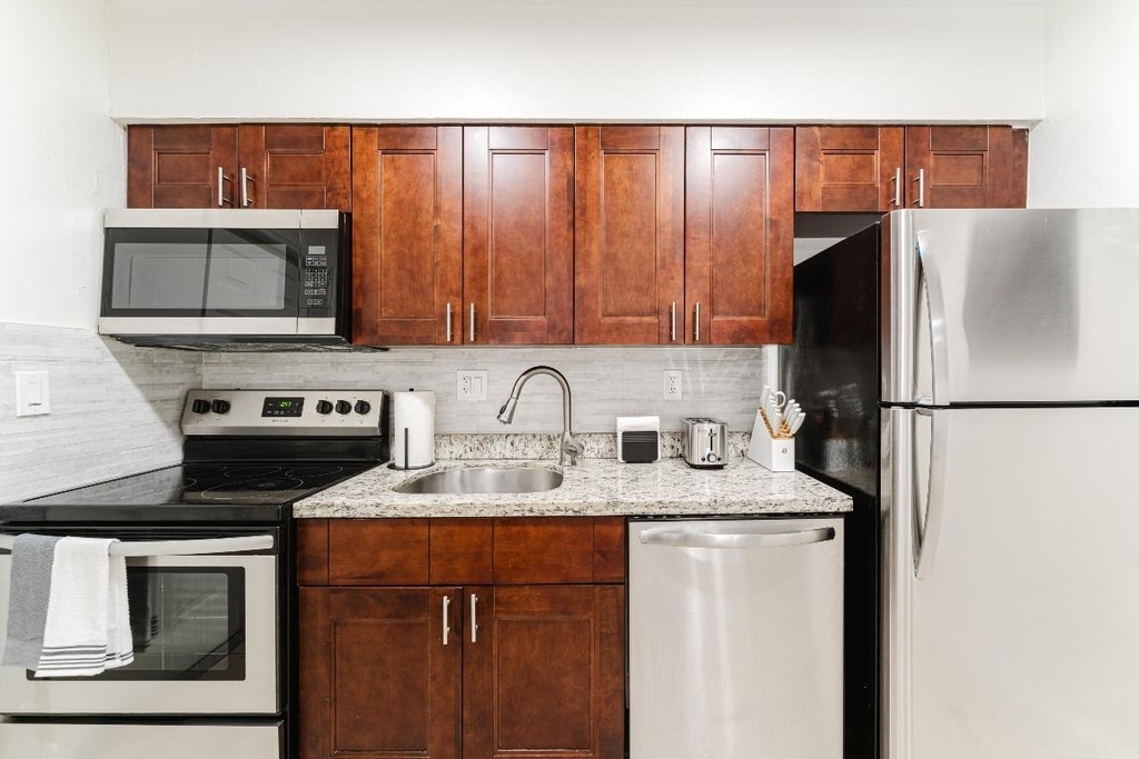 1800 Nw 4th Avenue - Photo 11