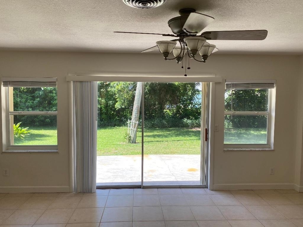 956 Tulip Lane - Photo 10