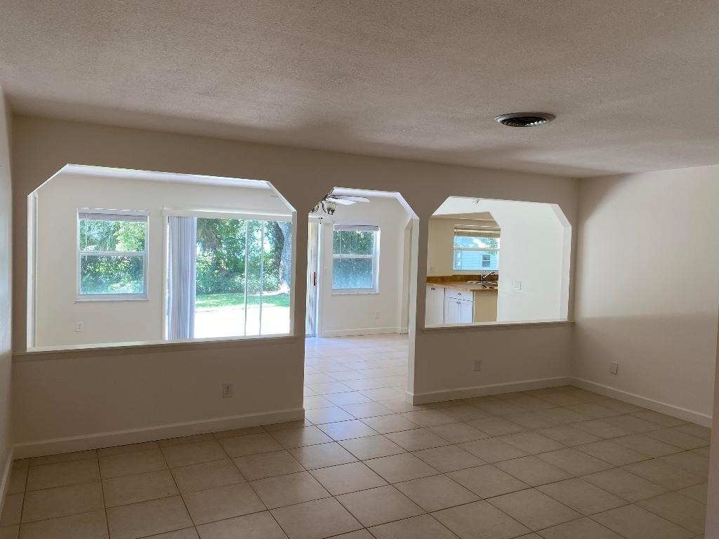 956 Tulip Lane - Photo 11