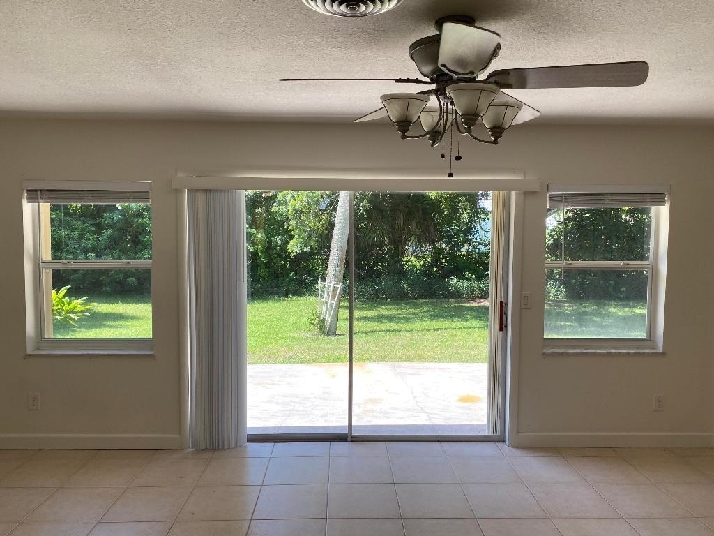 956 Tulip Lane - Photo 14