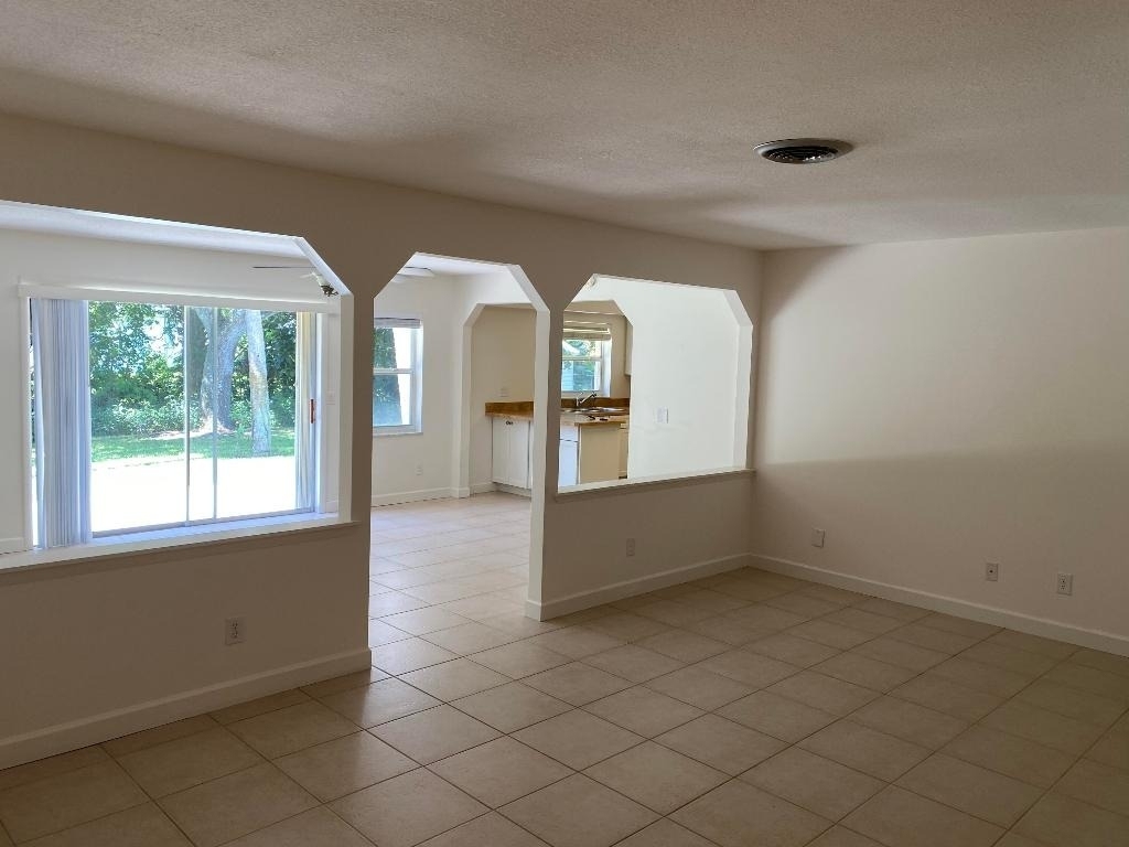 956 Tulip Lane - Photo 15