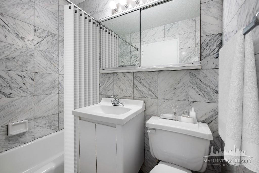 East 52nd Street - Photo 3