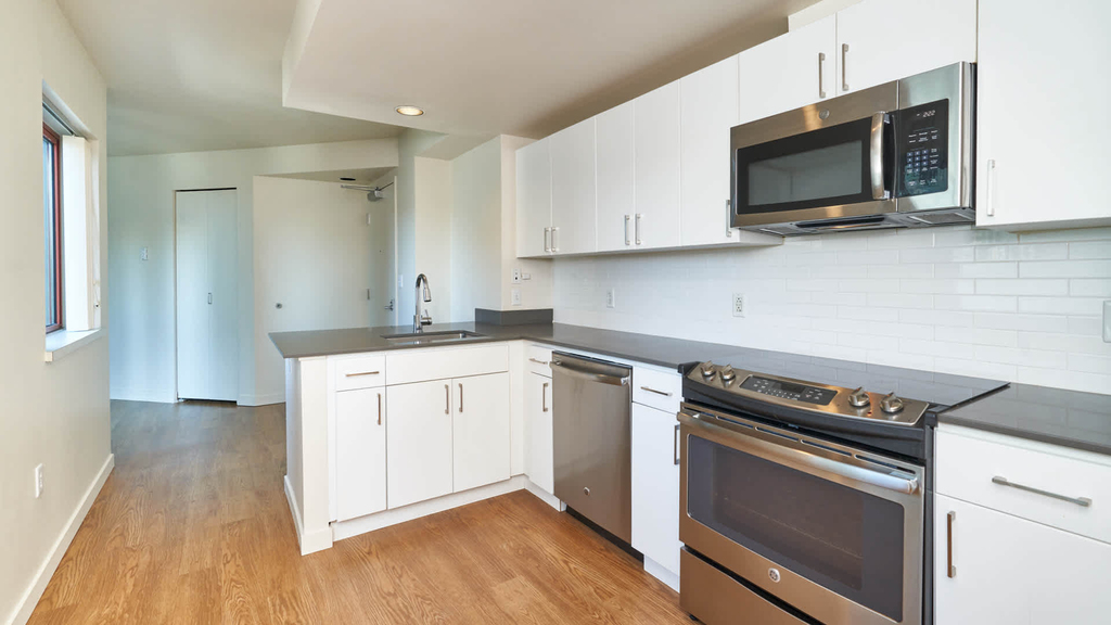 1221 First Avenue - Photo 2