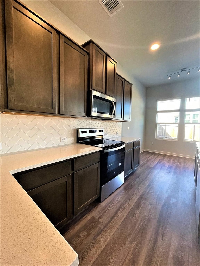15110 Forum Ave - Photo 9