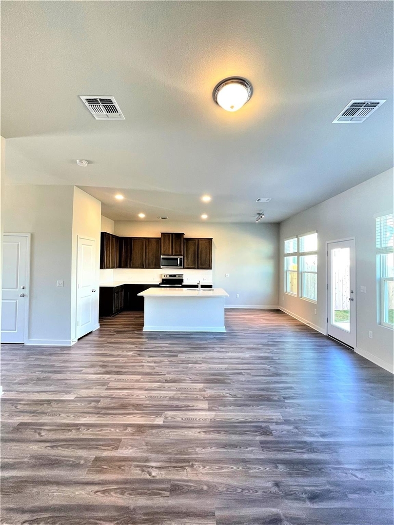 15110 Forum Ave - Photo 7