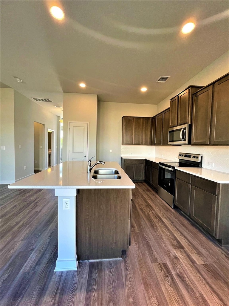 15110 Forum Ave - Photo 8