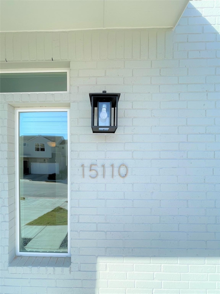 15110 Forum Ave - Photo 4