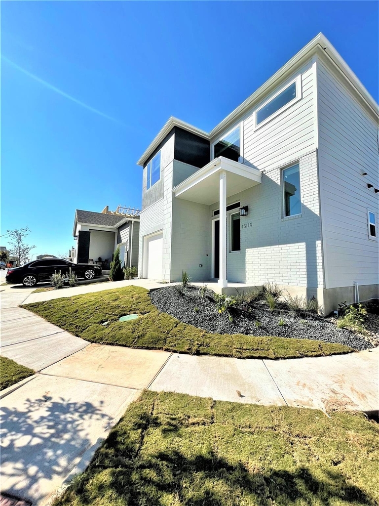 15110 Forum Ave - Photo 3