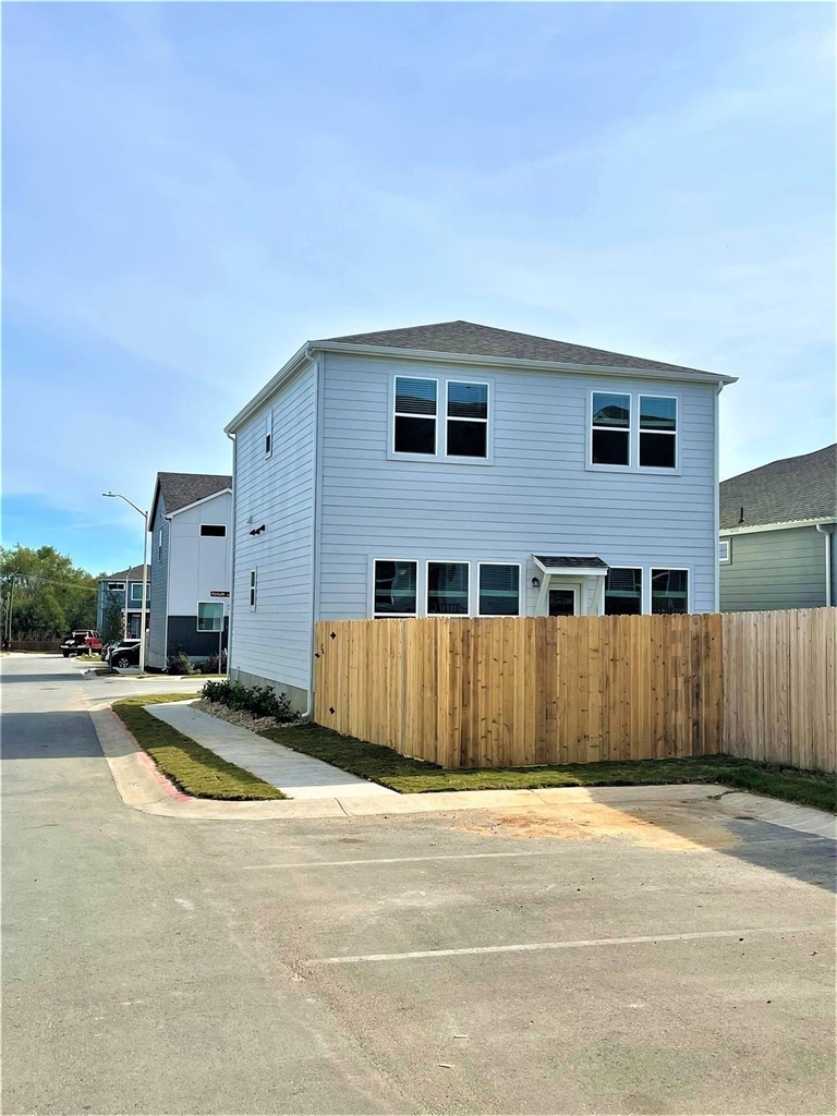 15110 Forum Ave - Photo 0