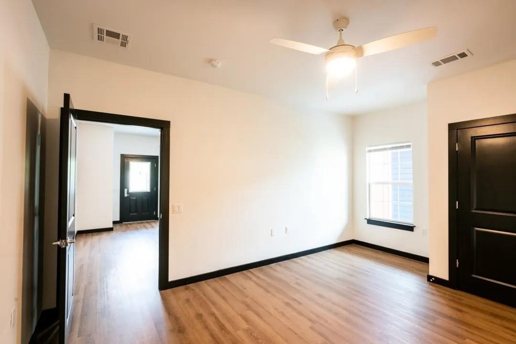 715 N 16th St - Photo 12
